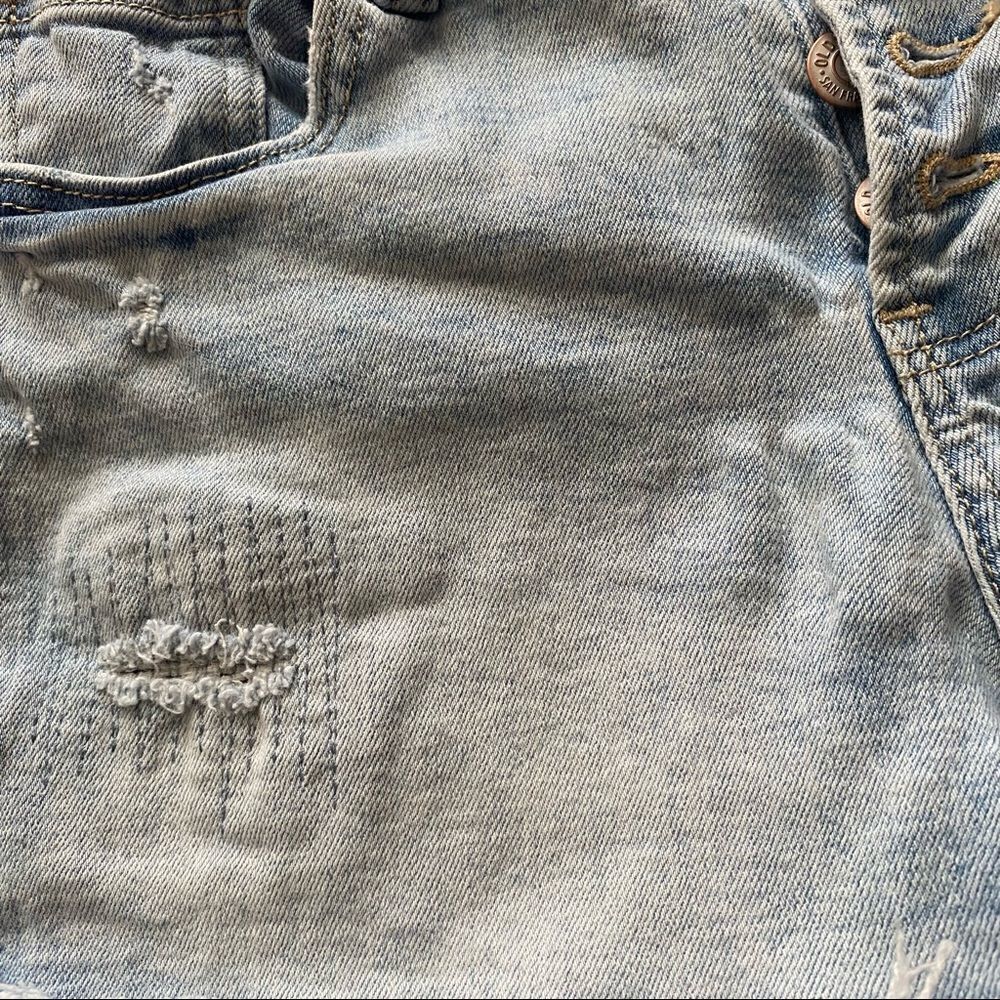 Old Navy Boyfriend Mid-Rise Denim Jean Button Fly Shorts - Picture 7 of 8